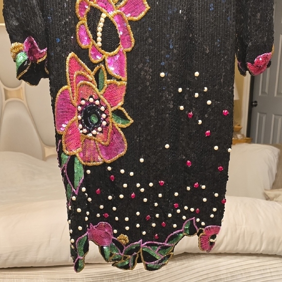 Judith Ann Silk Chic Black Sequin Dress with Floral Embellishments - Picture 4 of 16